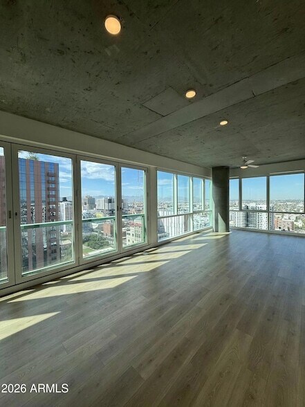 Foto del edificio - 777 N Central Ave