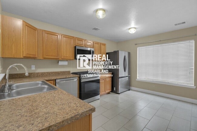 Building Photo - Fantastic Katy 3-2 close to everything