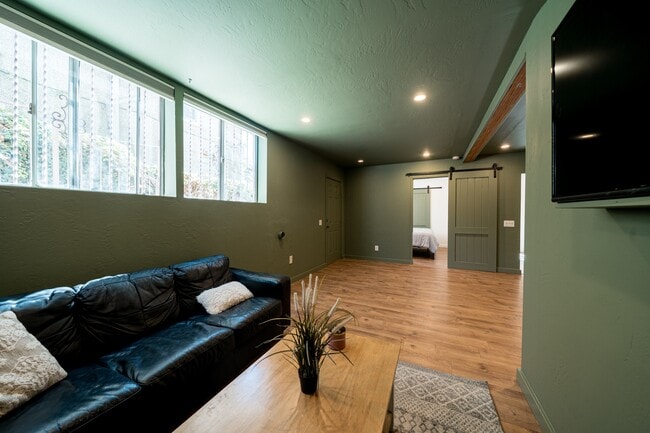 Foto del edificio - 2637 1/2 C St