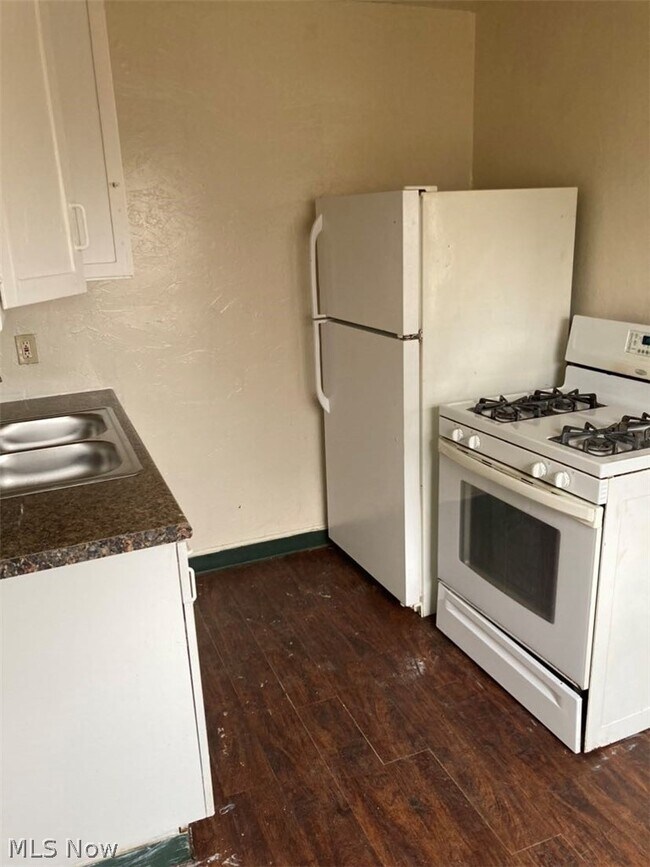 Foto del edificio - 1875 Forest Hills Blvd