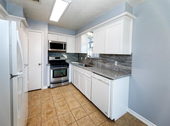 Building Photo - 218 Page Ln