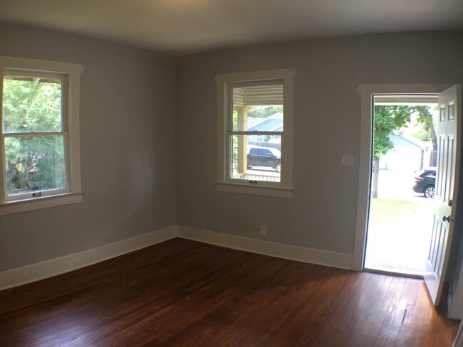 Living Room looking back at front door - 2263 S Henderson St