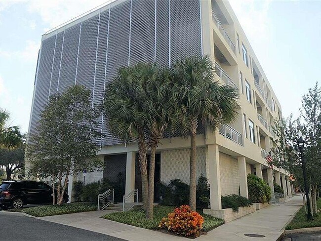 Building Photo - 302 SE Broadway St