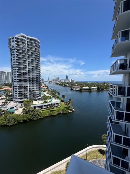Foto del edificio - 20515 E Country Club Dr