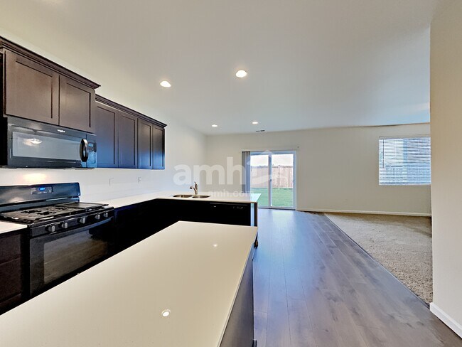 Foto del edificio - 2159 NW Woodland Dr