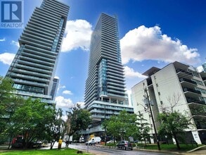 Building Photo - 161-161 Roehampton Ave