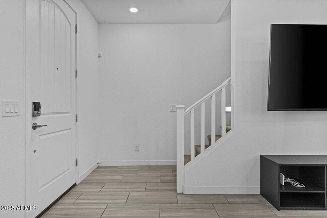 Building Photo - 1092 E Newland Dr