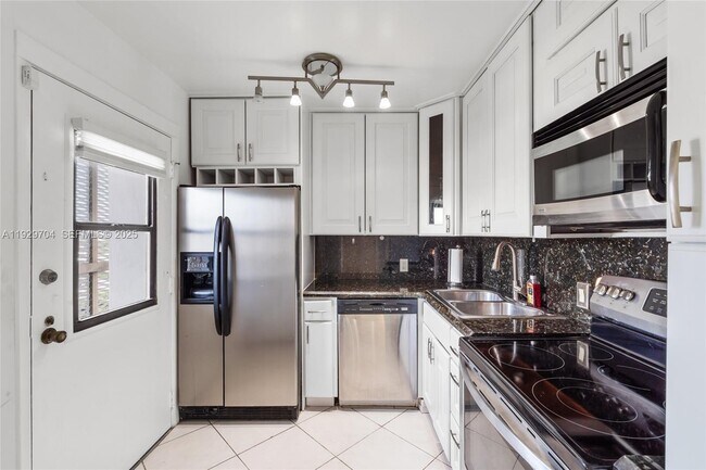 Foto del edificio - 3401 N Country Club Dr