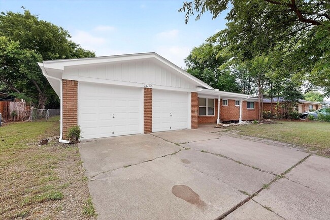 Building Photo - 3632 Venice Dr