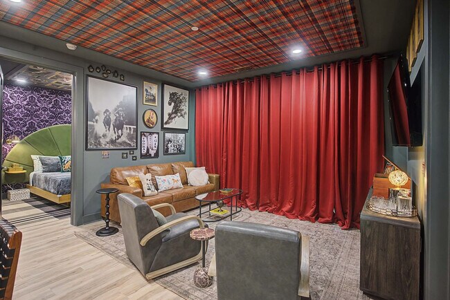 Foto del edificio - 245 Hermitage Ave