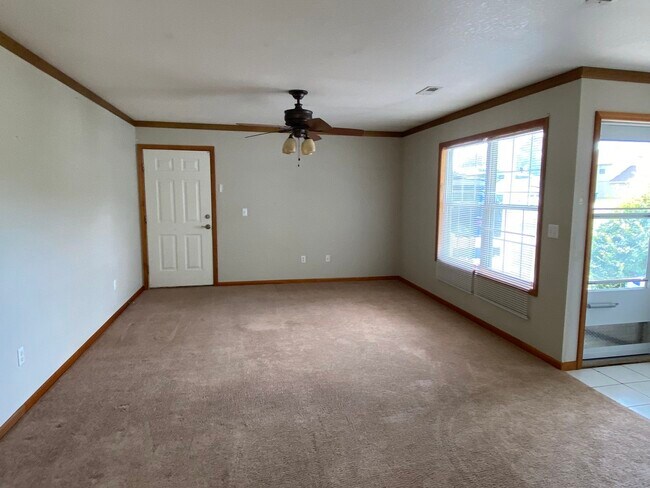 Building Photo - 2127 Highridge Dr