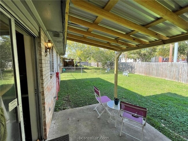 Foto del edificio - 1525 Hillside Dr