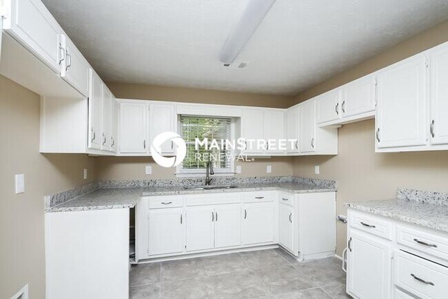 Foto del edificio - 3 Bedroom Pet-Friendly Home in Conyers, GA...