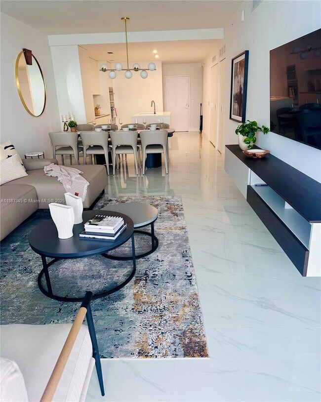 Foto del edificio - 700 NE 24th St