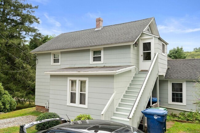Foto del edificio - 274 Bloomingdale Rd