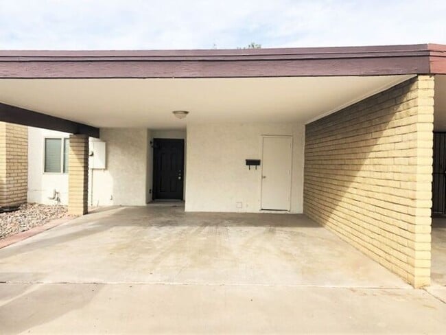 Remodeled 2 bedroom / 2 Full Bath - Remodeled 2 bedroom / 2 Full Bath Townhome