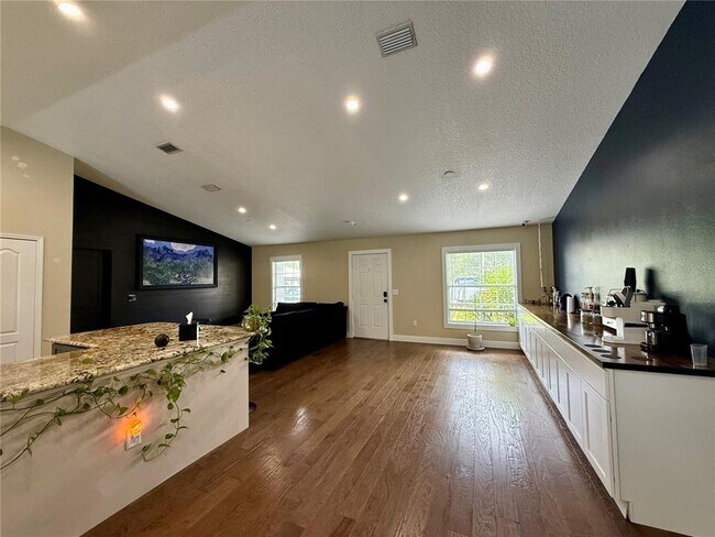 Building Photo - 42 Renworth Ln
