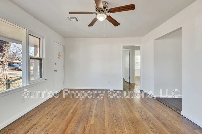 Building Photo - 300 SE 48th St