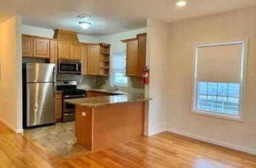 Building Photo - 357 Forest St