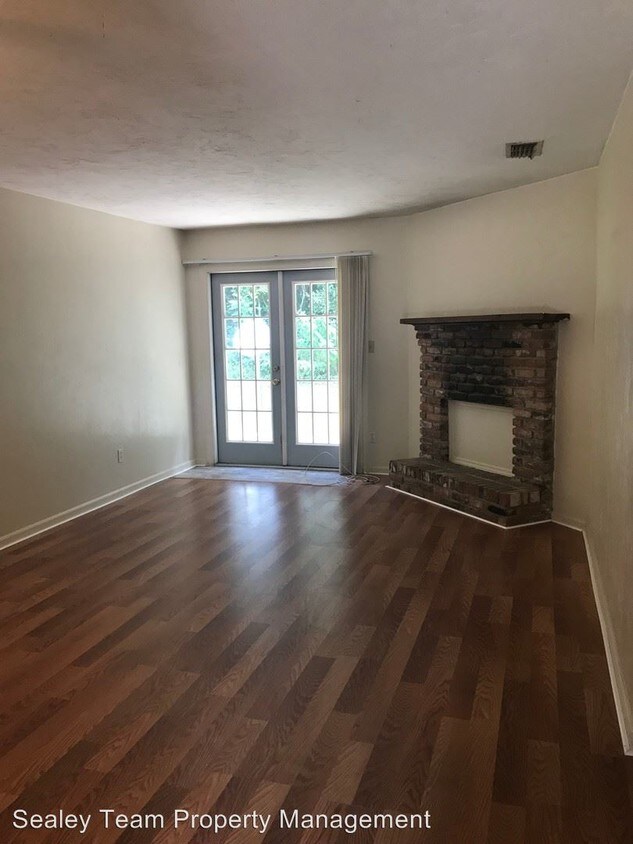 Primary Photo - 1571 Live Oak Dr