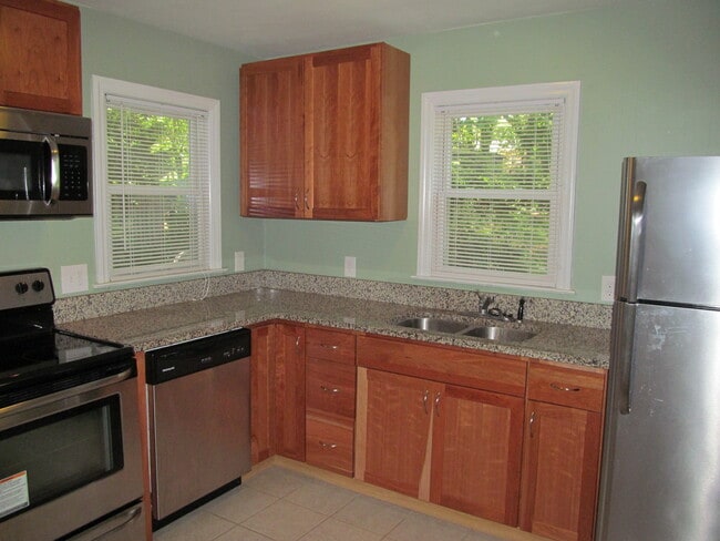 Building Photo - Ardmore with Modern Kitchen!