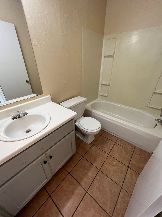 Building Photo - 3 Bed 2 Bath House with 2 Car Garage, Includes Refrigerator