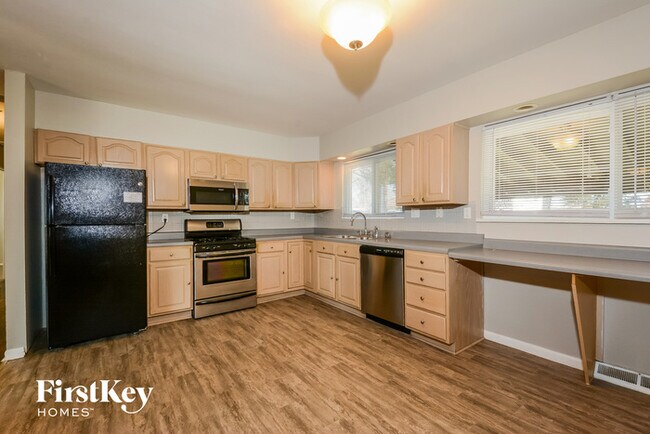Building Photo - 10 Blanchette Dr