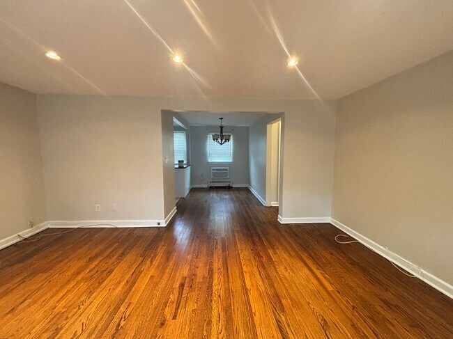 Building Photo - 139 Manor Dr