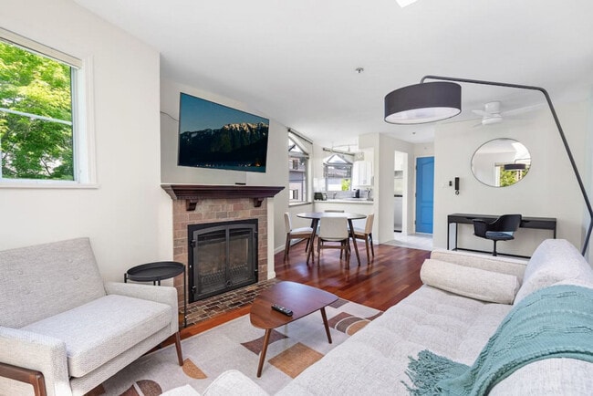 Photo du bâtiment - 1126 W 11th Ave