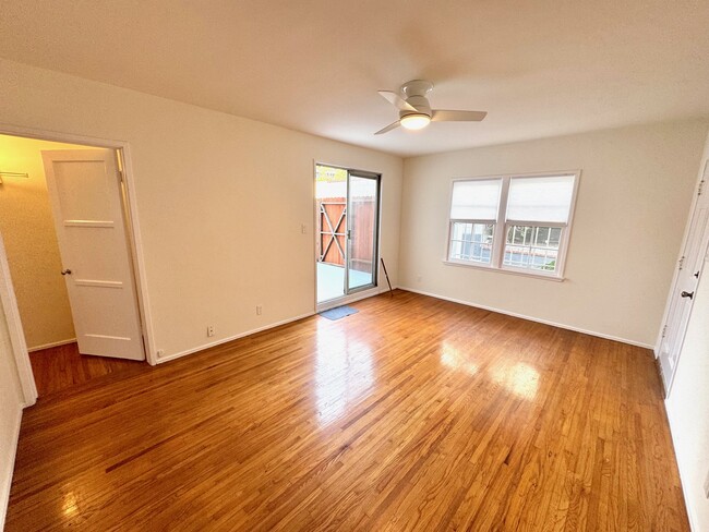 Living Room - 1207 Ocean Park Blvd