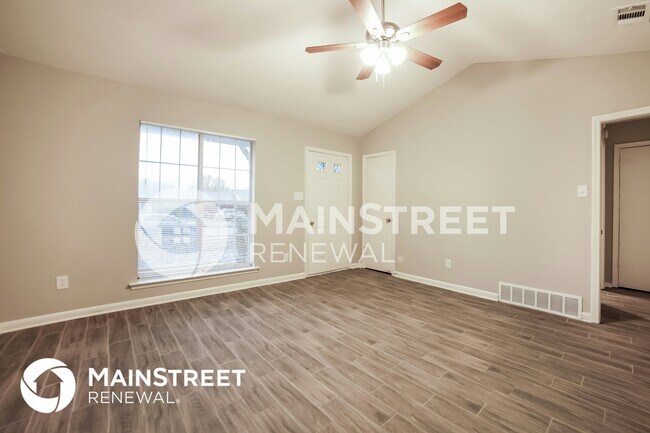 Building Photo - 3805 Ivanhoe Dr