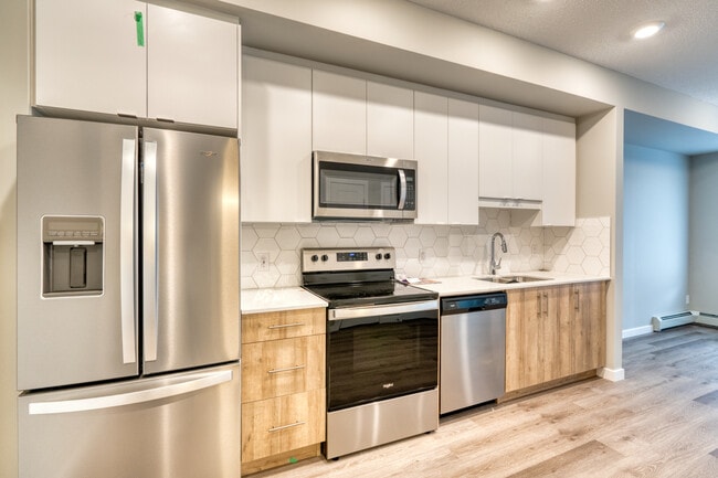 Building Photo - 1605-1617 17 St SE