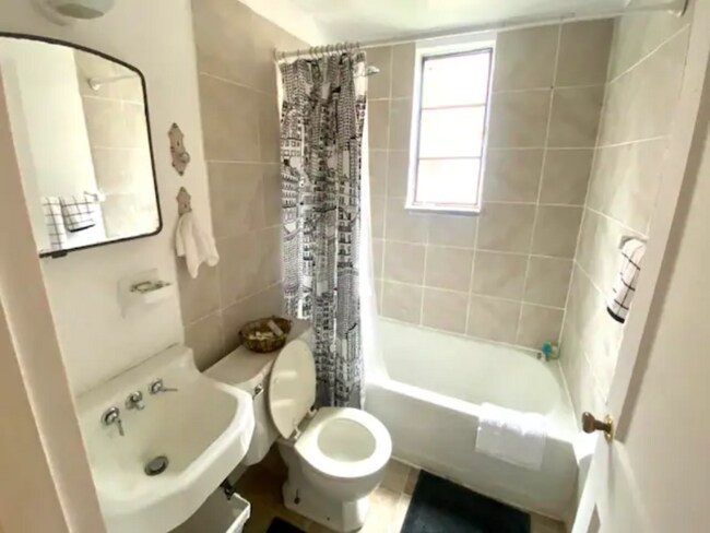 Building Photo - 833 Riverview Terrace