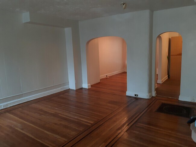 Building Photo - 3925 W Mulberry St
