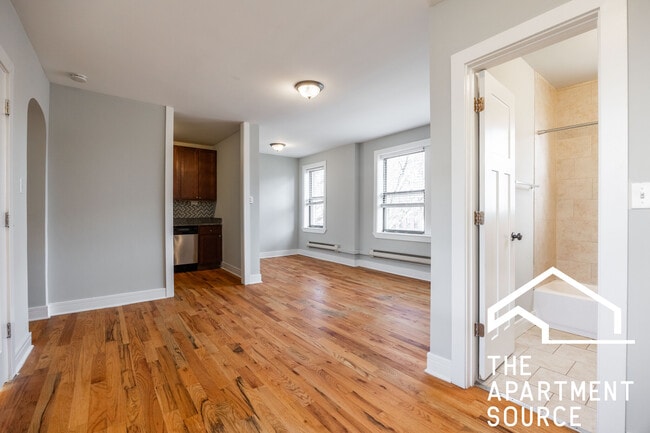 Building Photo - 4546 N Damen Ave