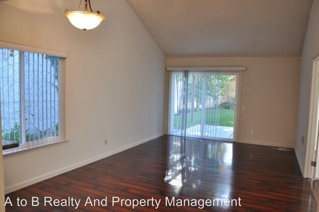 Building Photo - 4887 Lago Vista Cir
