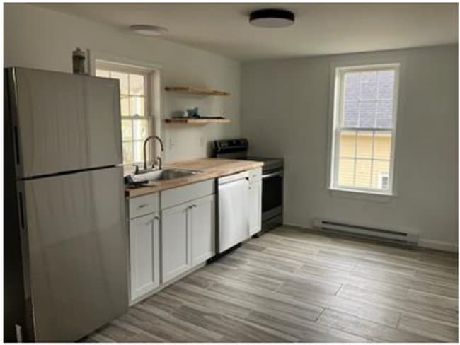 Building Photo - 21 E Lake Rd