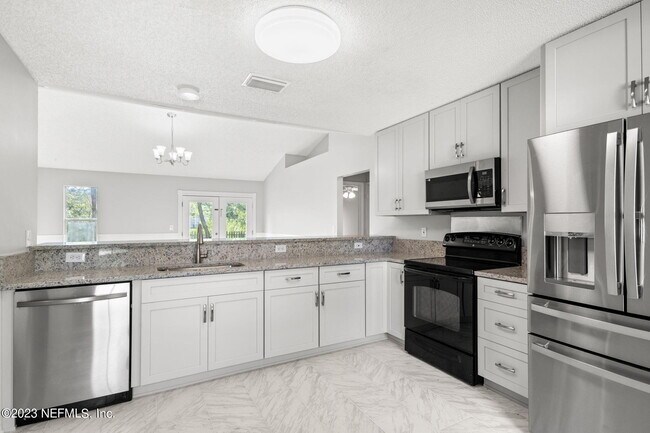 Building Photo - 6952 Huntington Woods Cir E