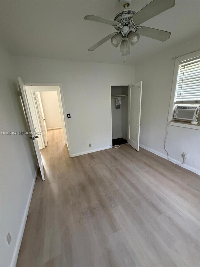 Foto del edificio - 319 Tyler St