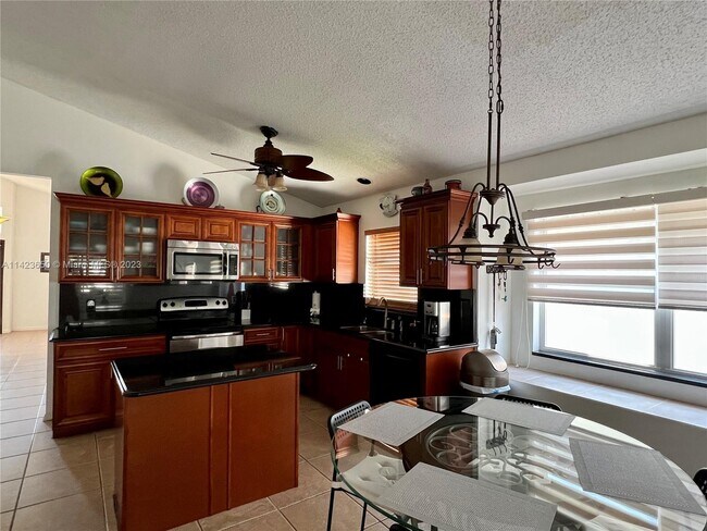 Building Photo - 831 Downing Cir