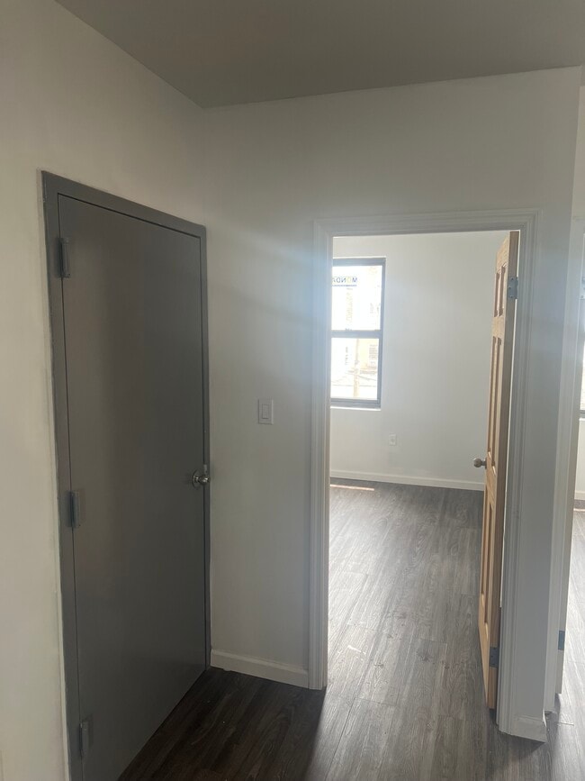Building Photo - 364 52nd St