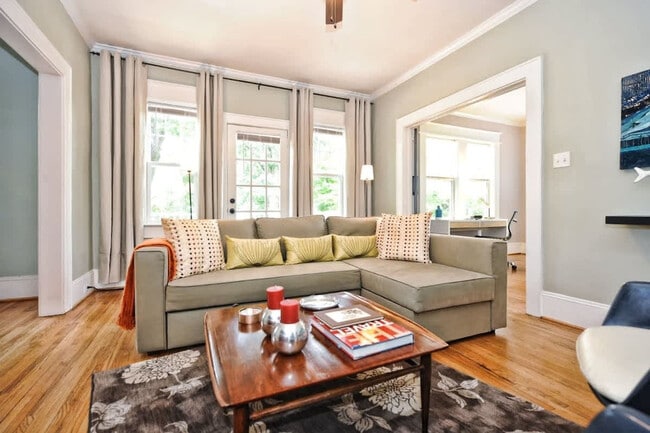 Building Photo - 800 Magnolia Ave