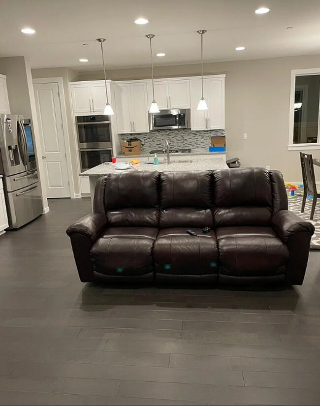 Foto del edificio - Stunning South Cooper Mountain Home with Loft, Gourmet Kitchen & Covered Patio