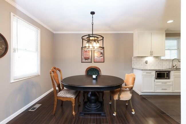 Photo - 905 Preston Ct House