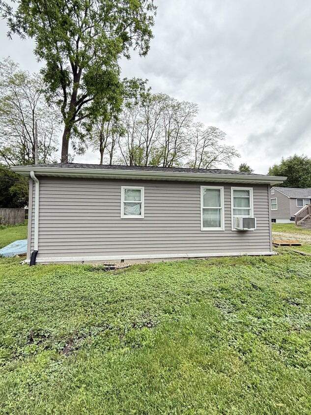 Building Photo - 307 W Ells Ave