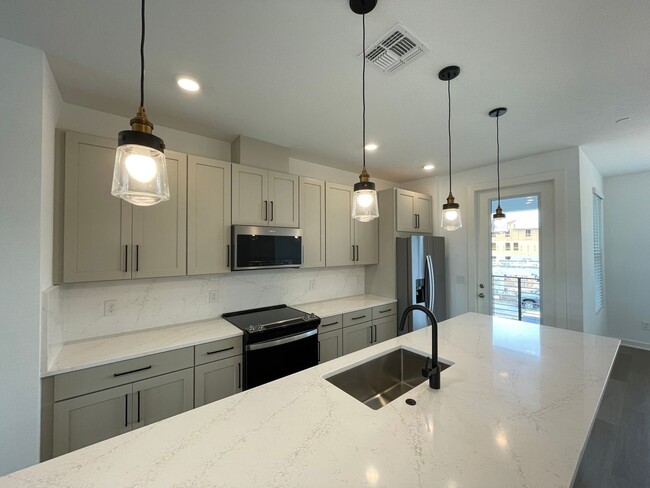 Building Photo - 3 Bedroom, 3.5 Bath Townhome with 2 Car Ga...