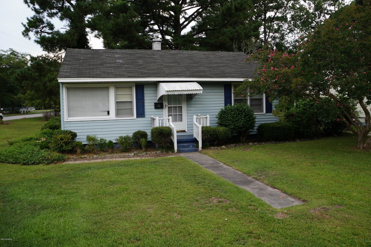 Primary Photo - 917 Simmons St