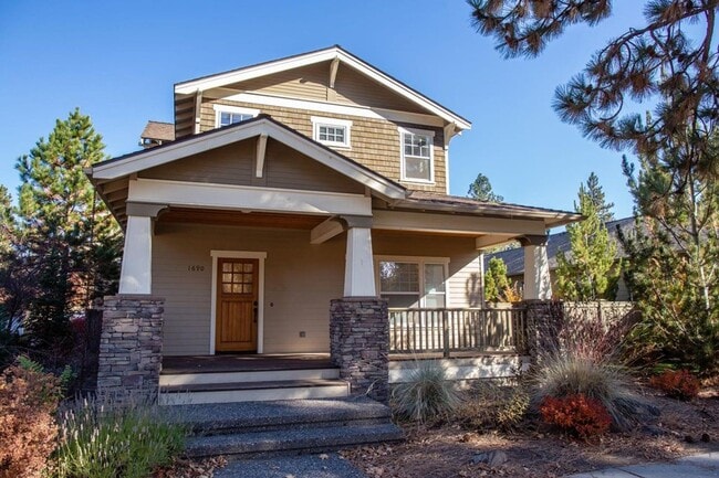 Building Photo - 1690 N W Lepage Pl