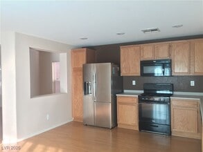 Building Photo - 668 Shadwell St