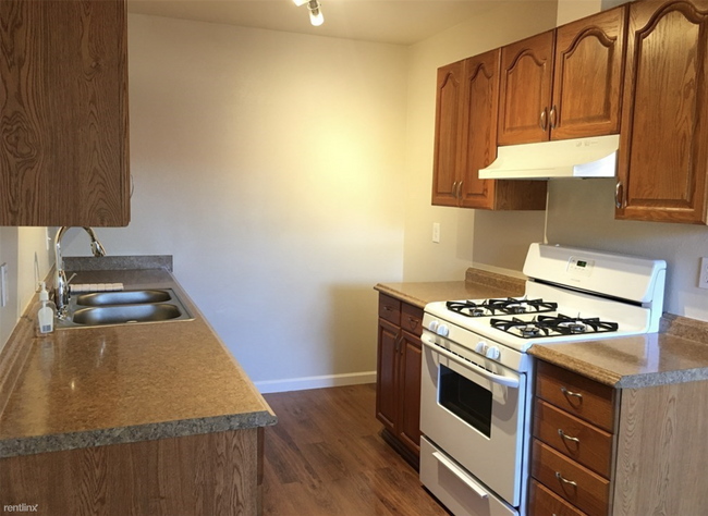 Foto del edificio - 2 br, 1 bath Condo - 2295 North Tustin Str...